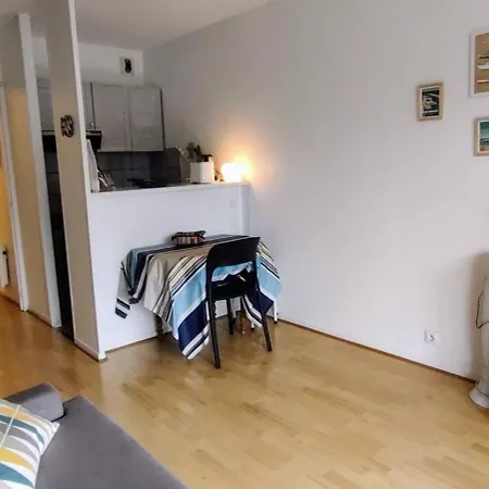 דירה With Balcony In Facing The Pool ארסשון